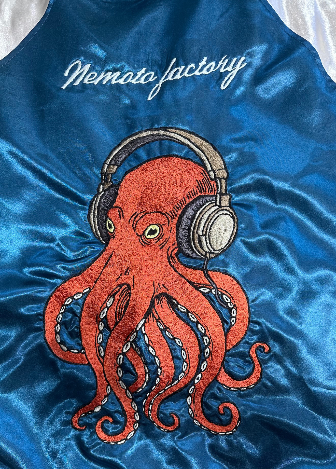 スカジャン「ヘッドホンタコ」オリジナルデザイン・ミシン刺繍（３Lサイズ）