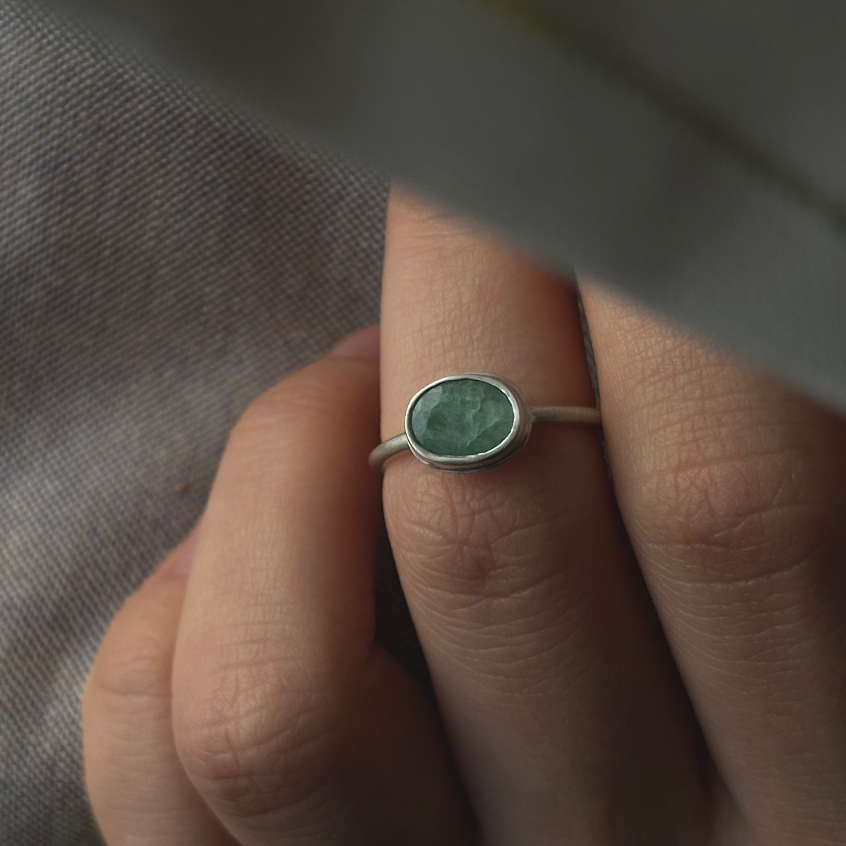 ミルキーエメラルドのリング / silver925 マット 天然石　1点もの