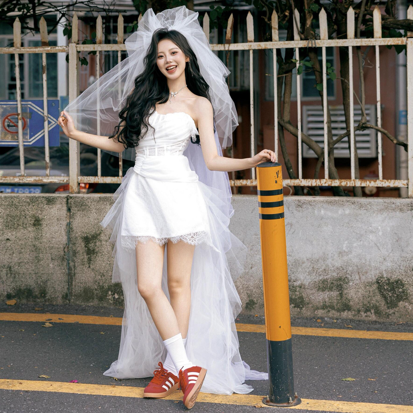 シンプル 白 オフショルダー ショート丈 ウェディングドレス 花嫁 パーティー 誕生日 二次会 前撮り HL1368