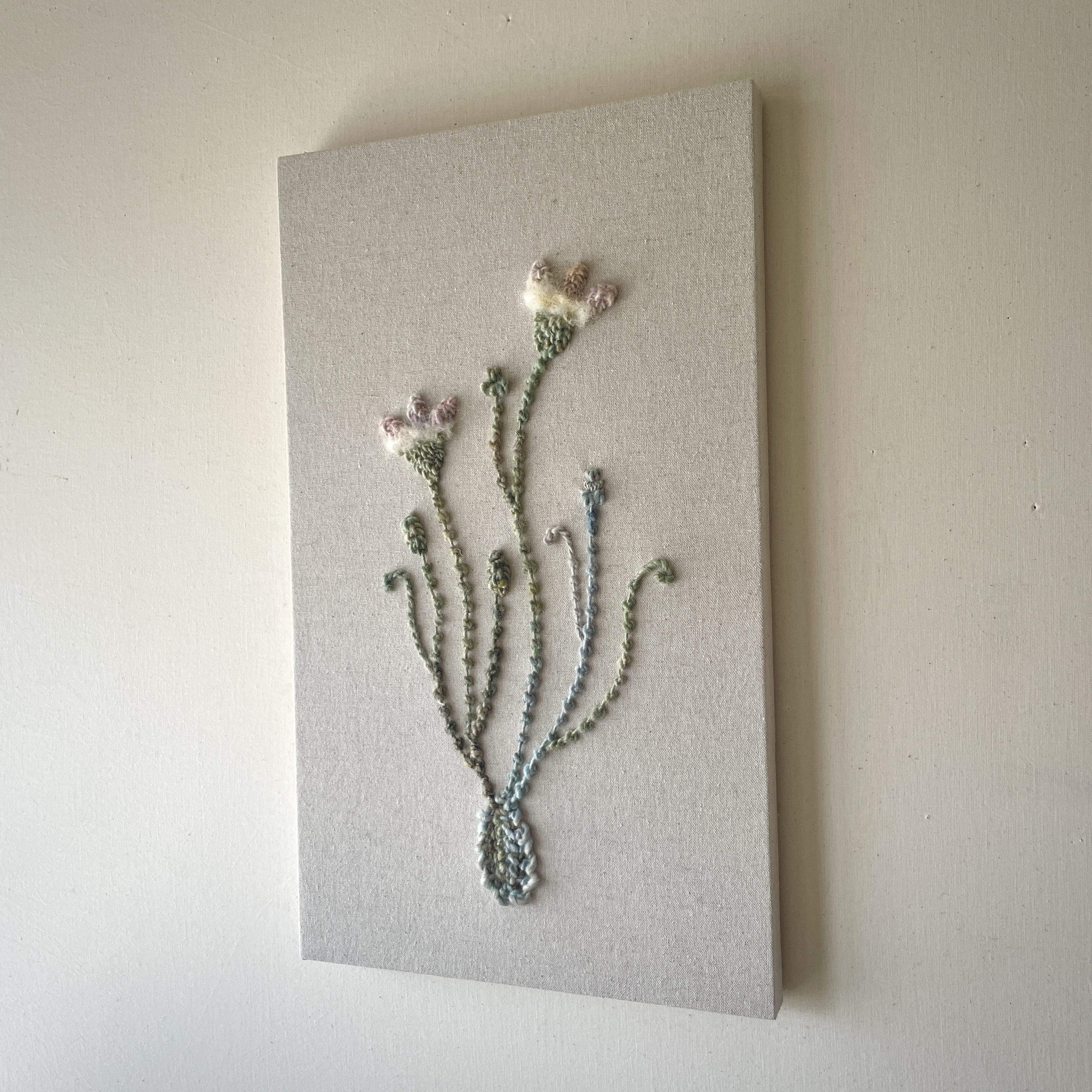 【一点もの】『手紡ぎ糸のお花. c'』手刺繍ファブリックパネル 一点もの】『手紡ぎ糸のお花. c'』手刺繍ファブリックパネル 【公式通販】