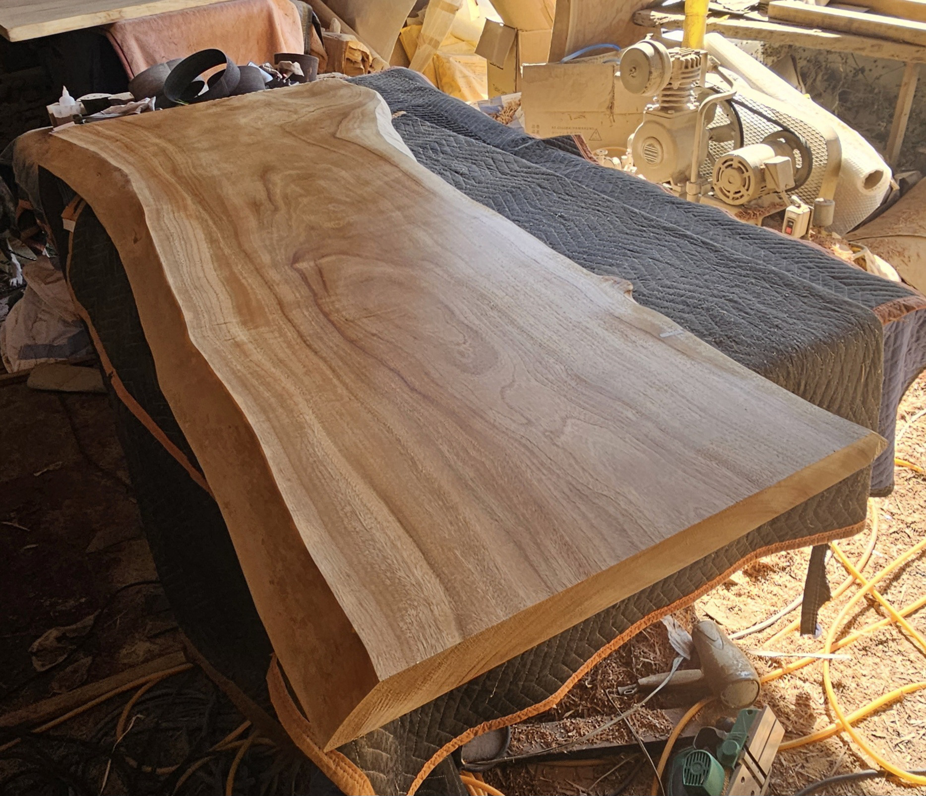 楠 ダイニング テーブル カウンター 一枚板 栃 座卓 杢 モンキーポッド