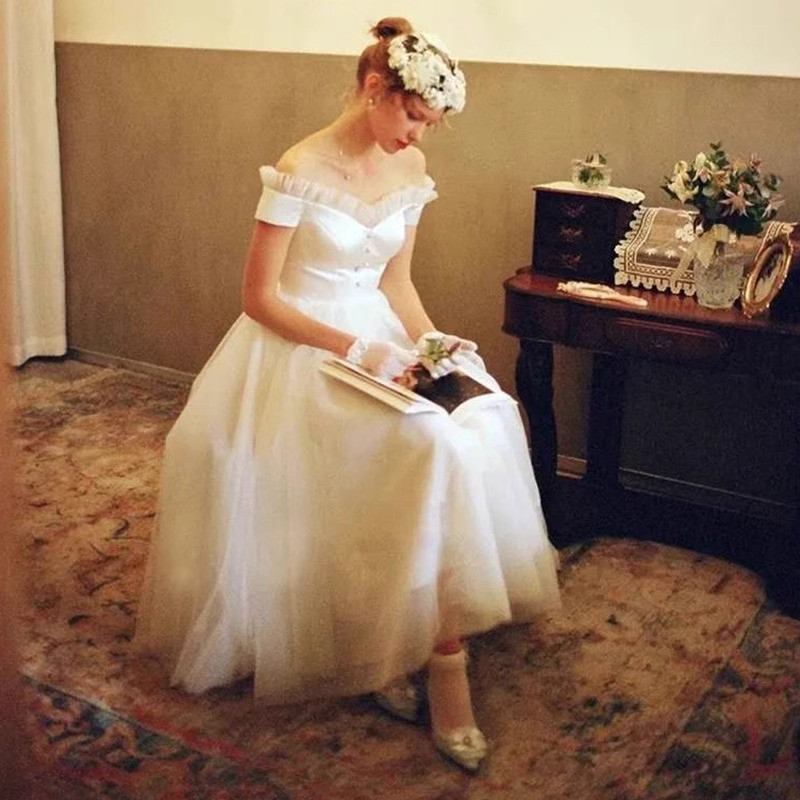 高級感 ウェディングドレス 白 黒 オフショルダー シンプル 韓国風 花嫁 誕生日 二次会 前撮り お呼ばれ AK852 8,580円