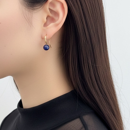 夜空の輝き ラピスラズリのフックピアス ピアス（フック・チェーン