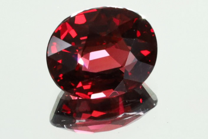 4.04ct ネオンチェリーレッドの火花のような輝き★彡 VVS 天然 ロードライトガーネット ルース 10x8mm