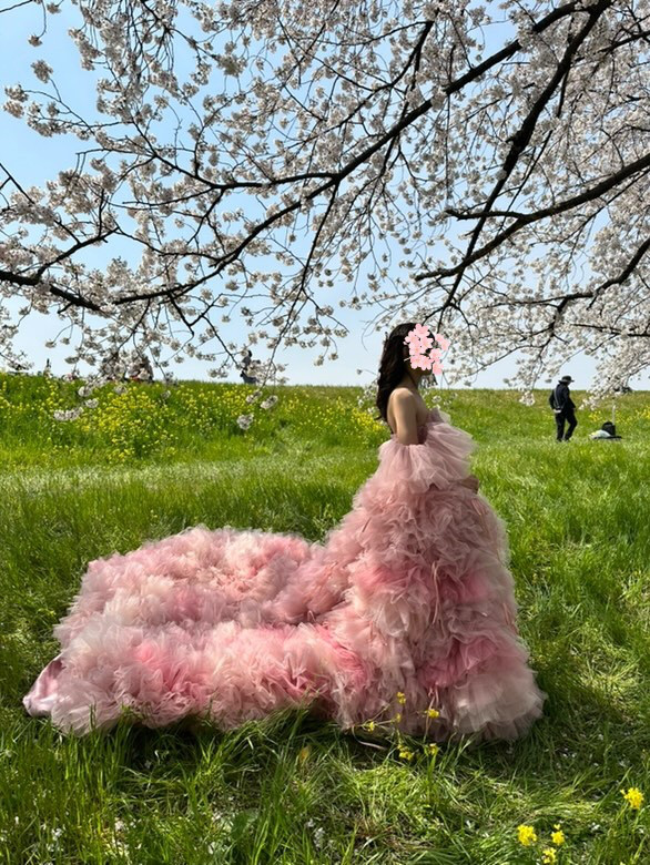 実例写真！カラードレス ピンク もこもこドレス リボン 編み上げ 披露宴/結婚式 花嫁/ウェディングドレ 可愛い