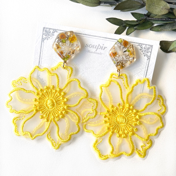 SoireeO フラワーピアス K18 シェル フラワー ボディピアス│ルビー・エメラルド・ターコイズ