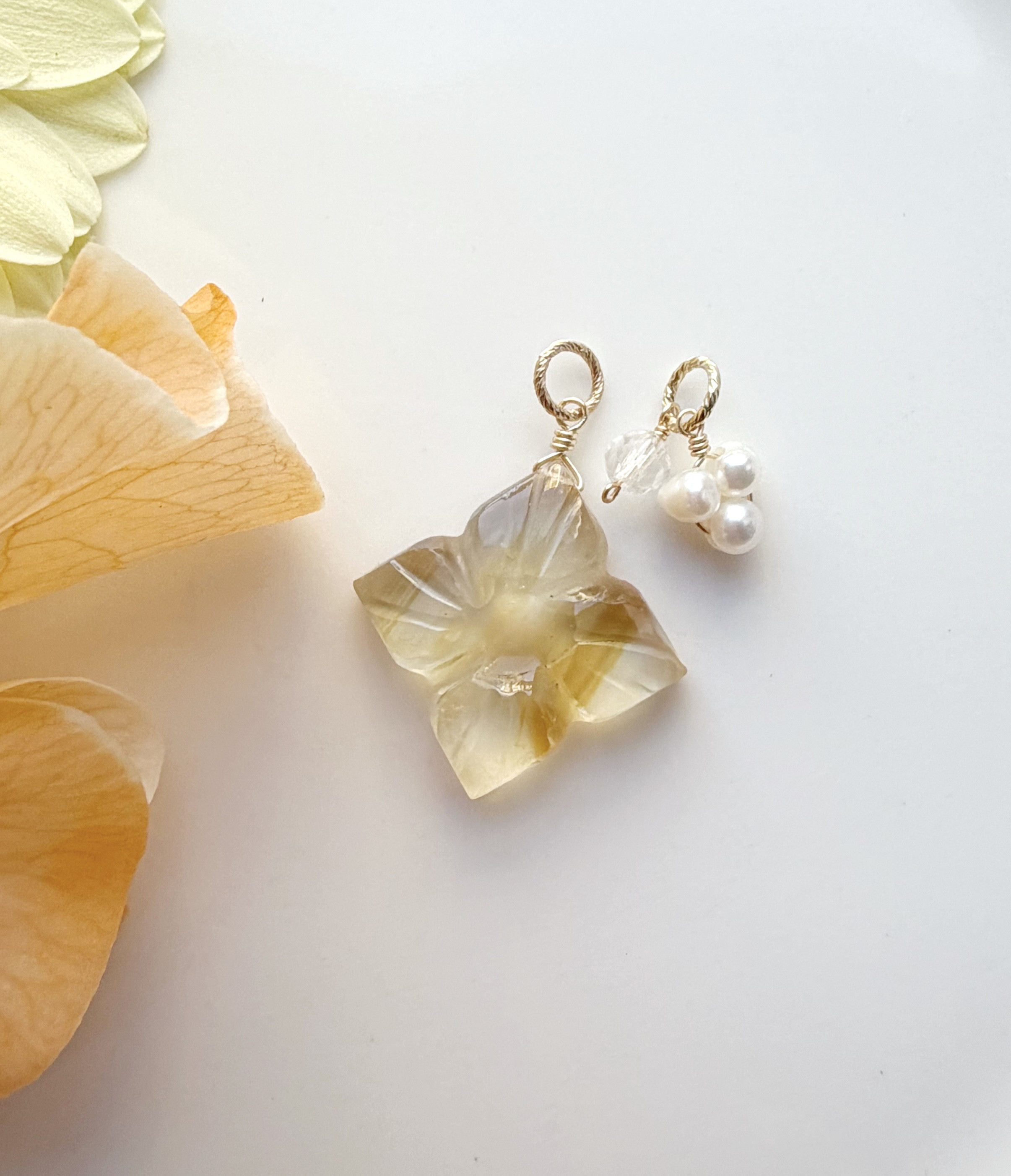 【選べる天然石】14KGF カランコエカットシトリン 淡水パール×水晶 ネックレスチャーム2点セット