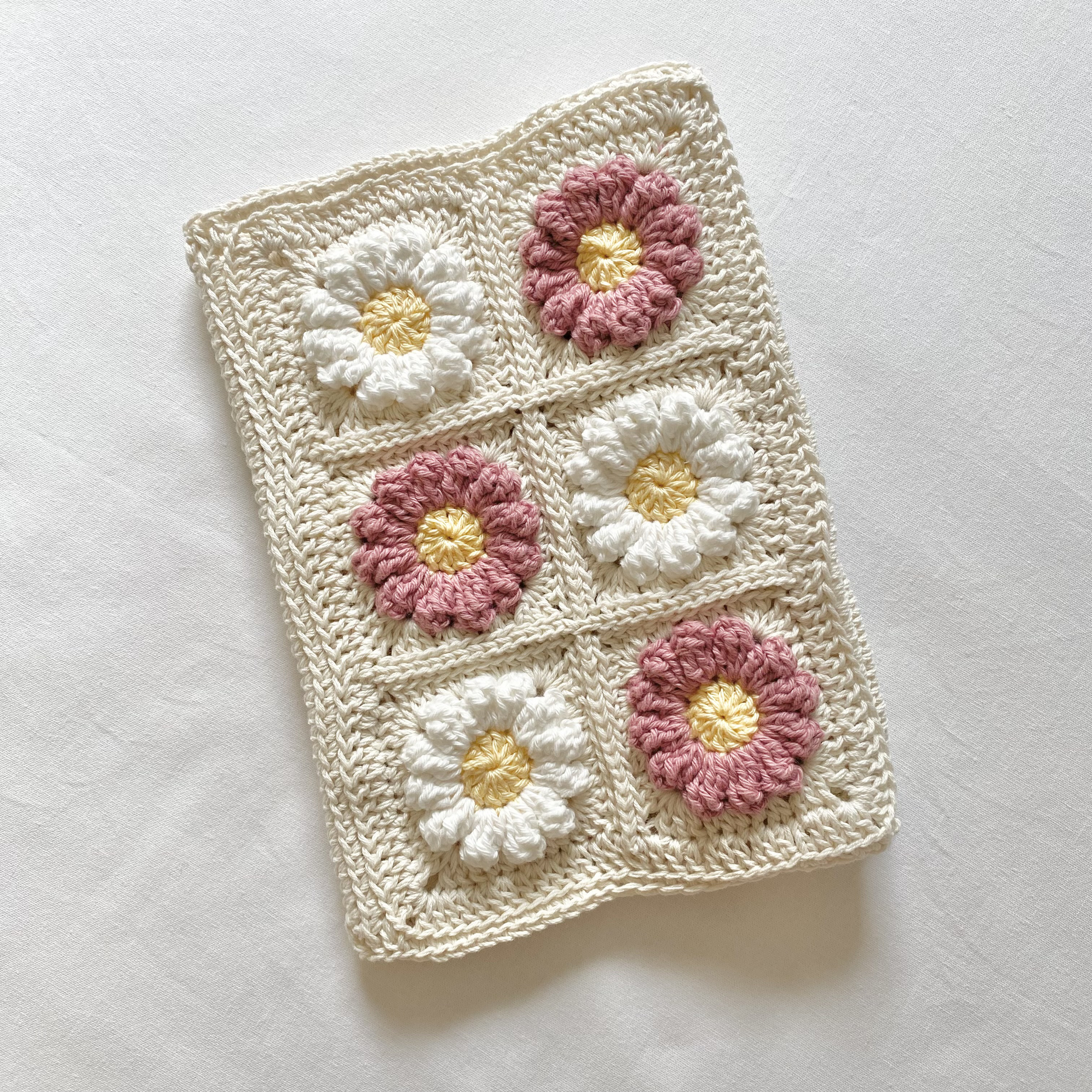 [四六判・B6判対応]お花モチーフのブックカバー｜編み物｜手帳カバー