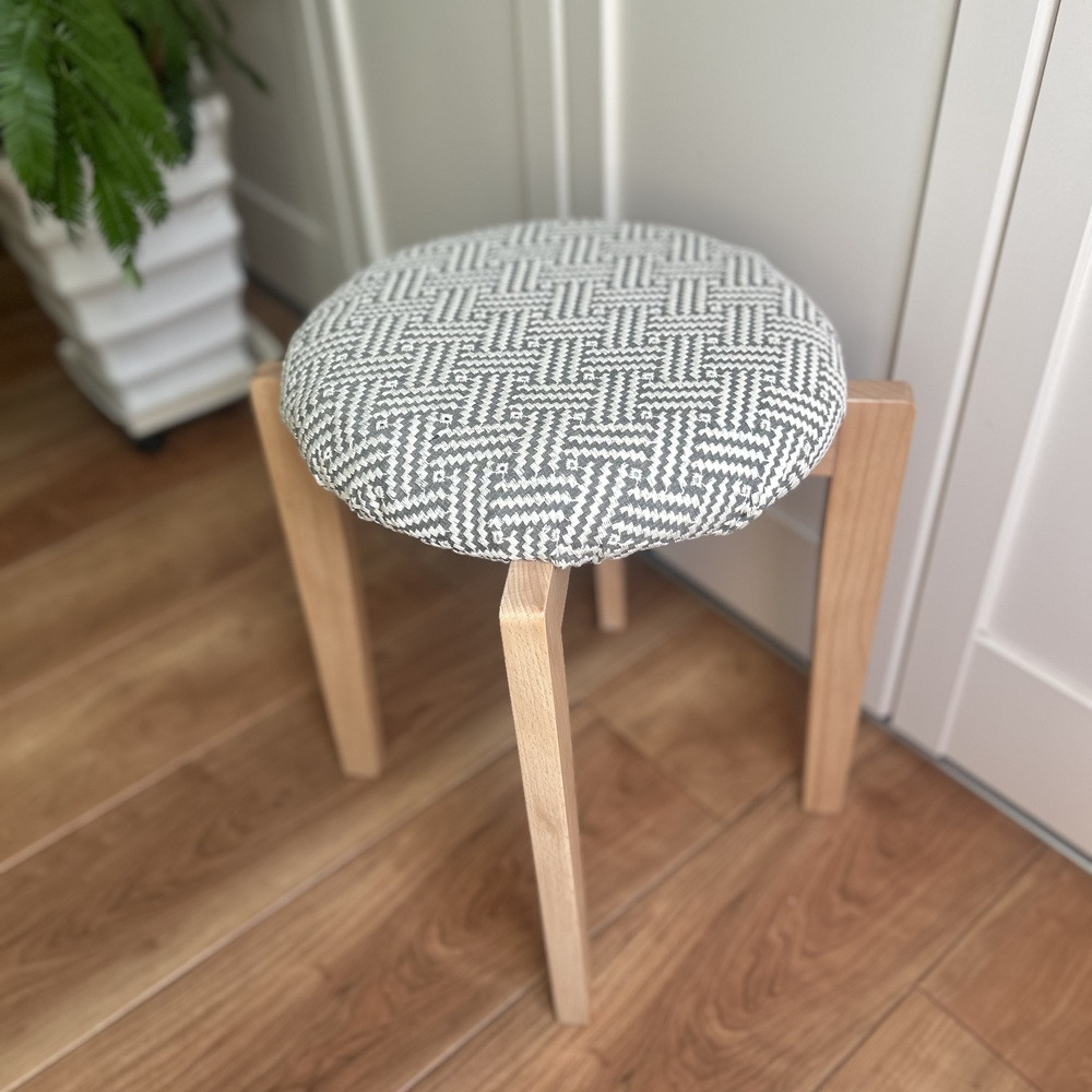 スツール　天然木　北欧　玄関用　木製　椅子　『 刺繍メッシュ 』 6,160円