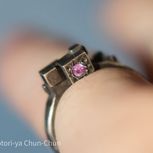 小鳥屋グッドデザイン賞2025】アラジンのバイカラーサファイア