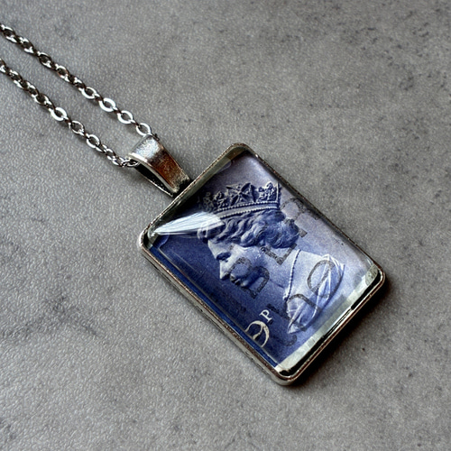 英国ヴィンテージ切手の記憶｜グレー系 107｜エリザベスⅡ女王の横顔を