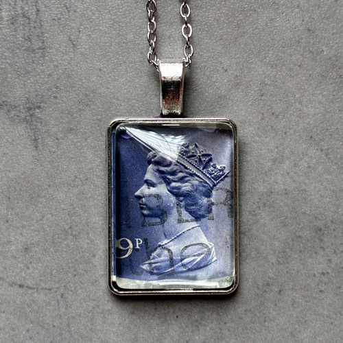 英国ヴィンテージ切手の記憶｜グレー系 107｜エリザベスⅡ女王の横顔を