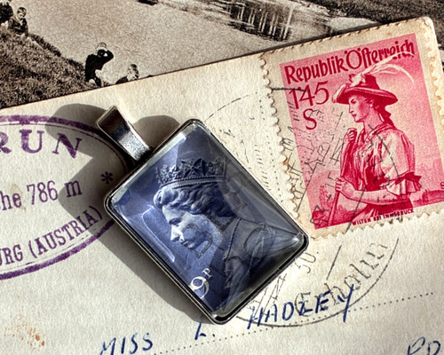 英国ヴィンテージ切手の記憶｜グレー系 107｜エリザベスⅡ女王の横顔を