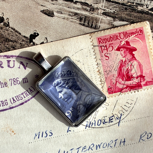 英国ヴィンテージ切手の記憶｜グレー系 107｜エリザベスⅡ女王の横顔を