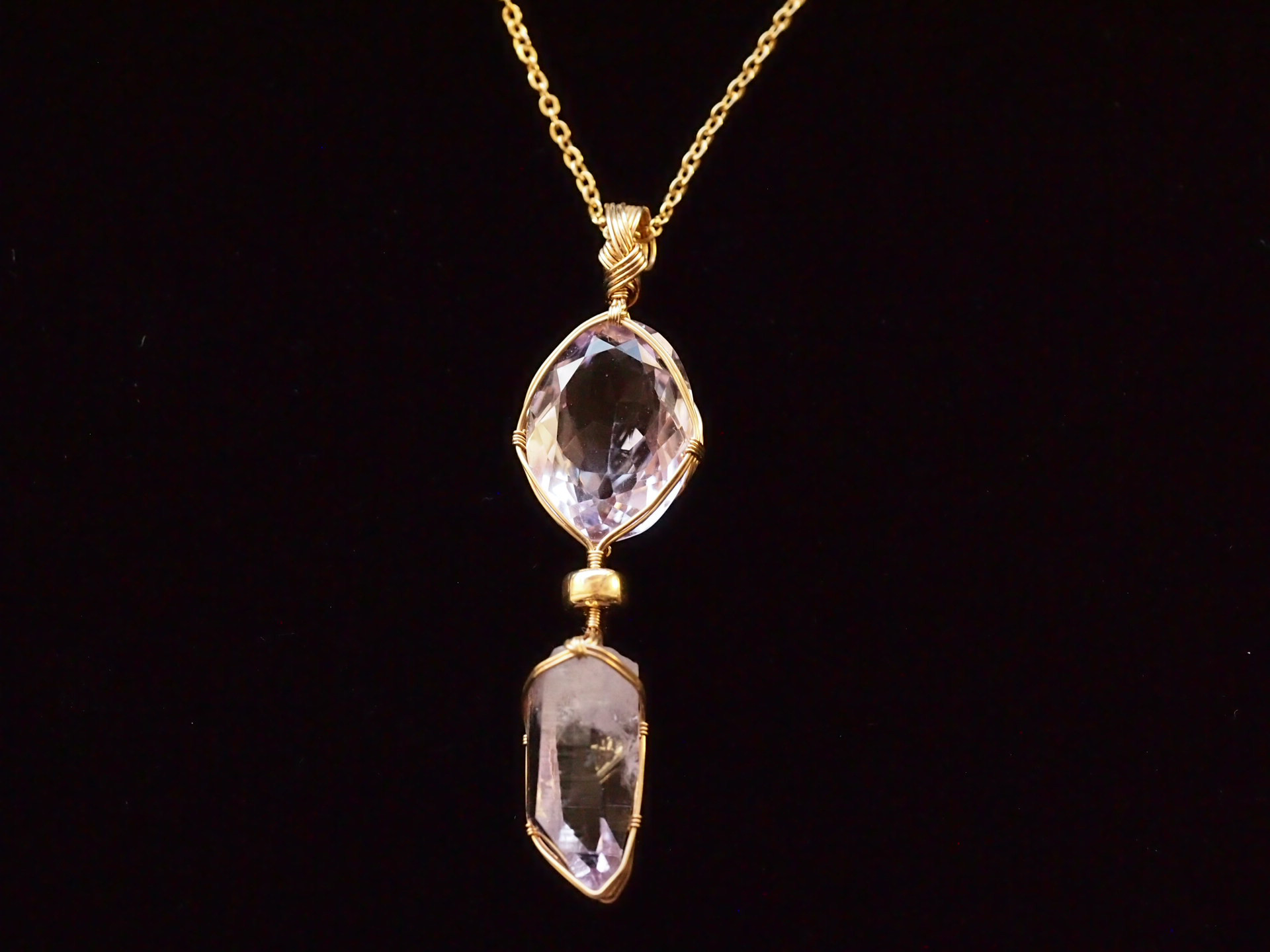 ファセットカットアメシストとベラクルスアメシスト原石のツインタイプ女神巻き®ペンダントトップ