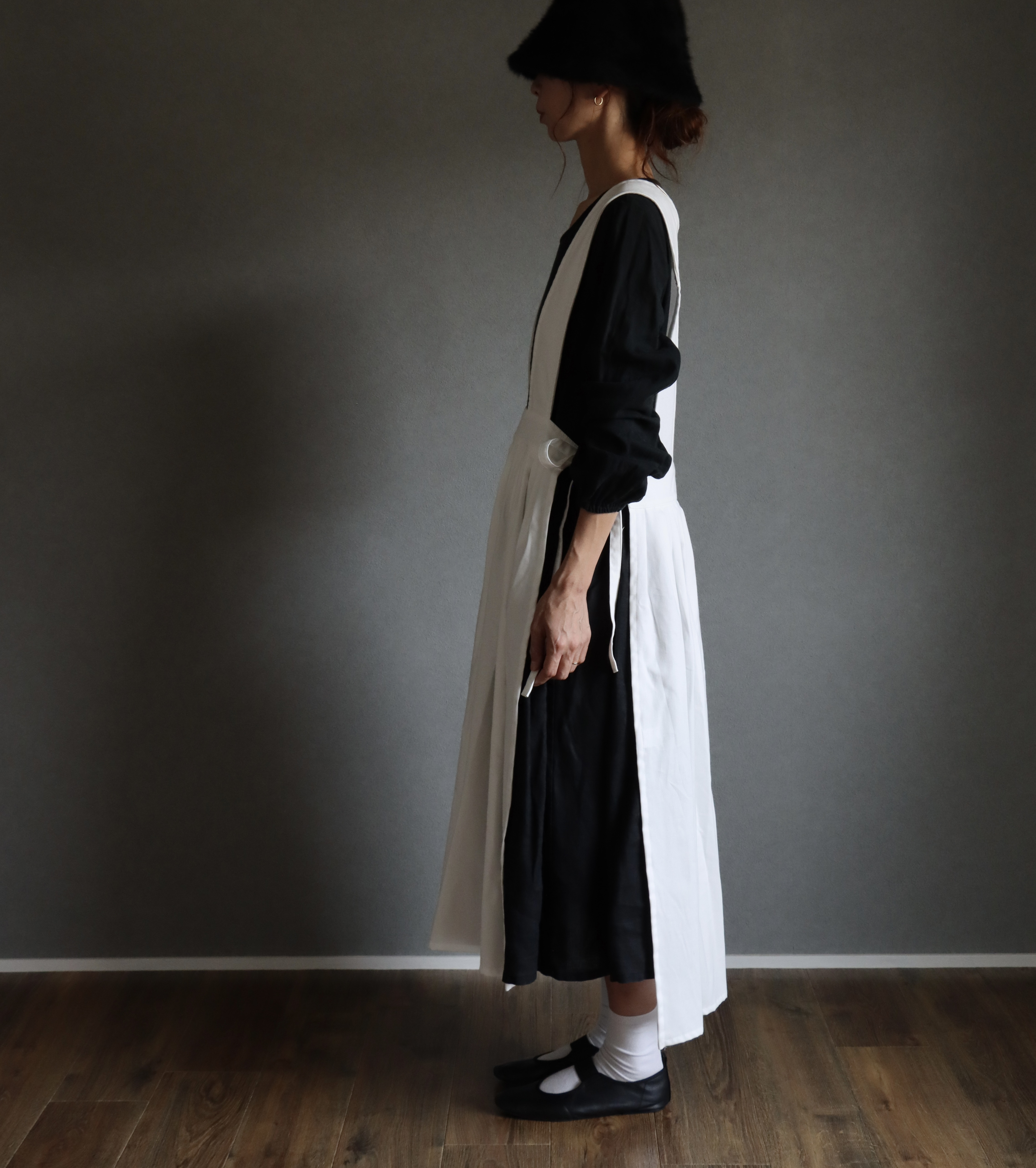 前後2wayデニムジャンパースカート／岡山児島6オンスデニムサイドリボンデザインエプロンワンピース／オフホワイト