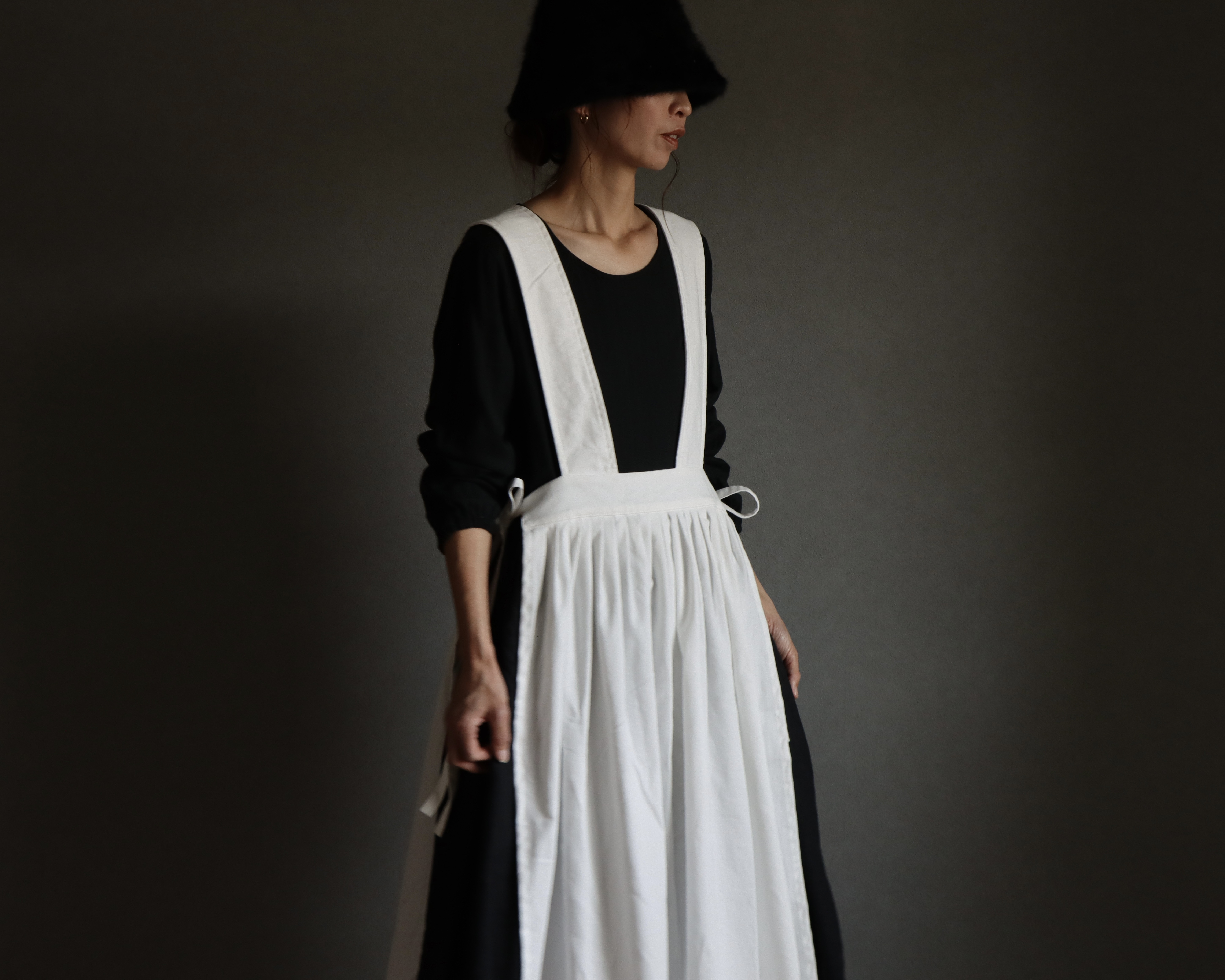 前後2wayデニムジャンパースカート／岡山児島6オンスデニムサイドリボンデザインエプロンワンピース／オフホワイト