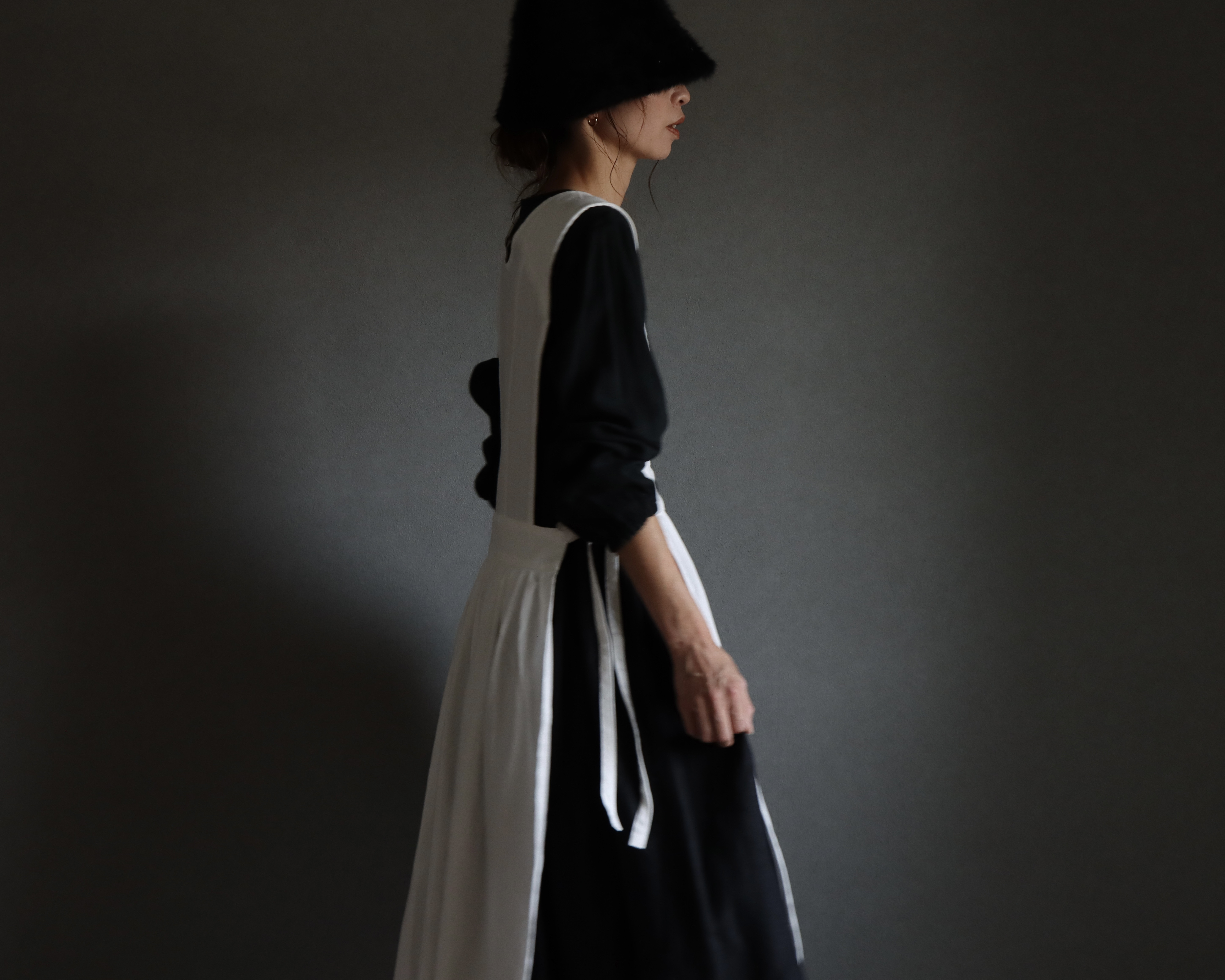 前後2wayデニムジャンパースカート／岡山児島6オンスデニムサイドリボンデザインエプロンワンピース／オフホワイト