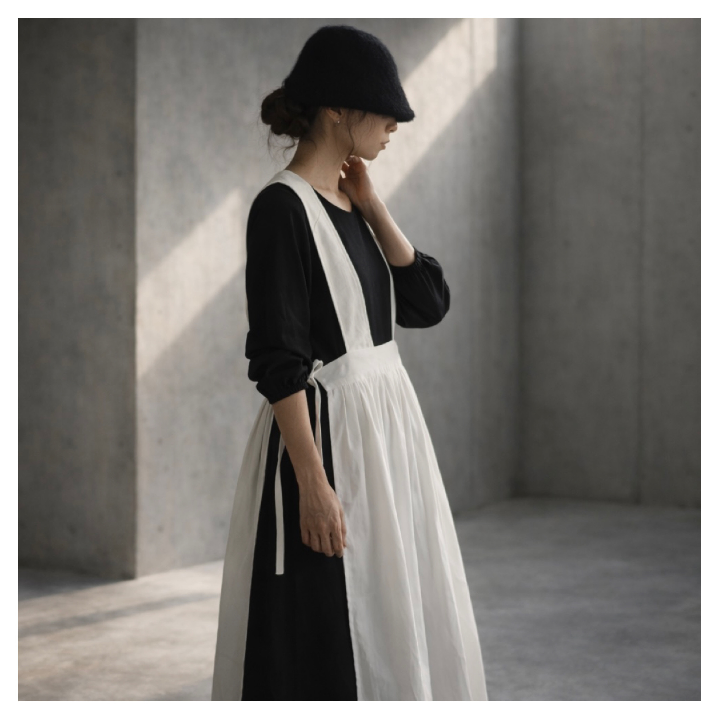 前後2wayデニムジャンパースカート／岡山児島6オンスデニムサイドリボンデザインエプロンワンピース／オフホワイト