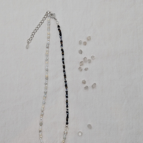 クリスタルタンブルとカレンシルバーのビーズネックレス チョーカー