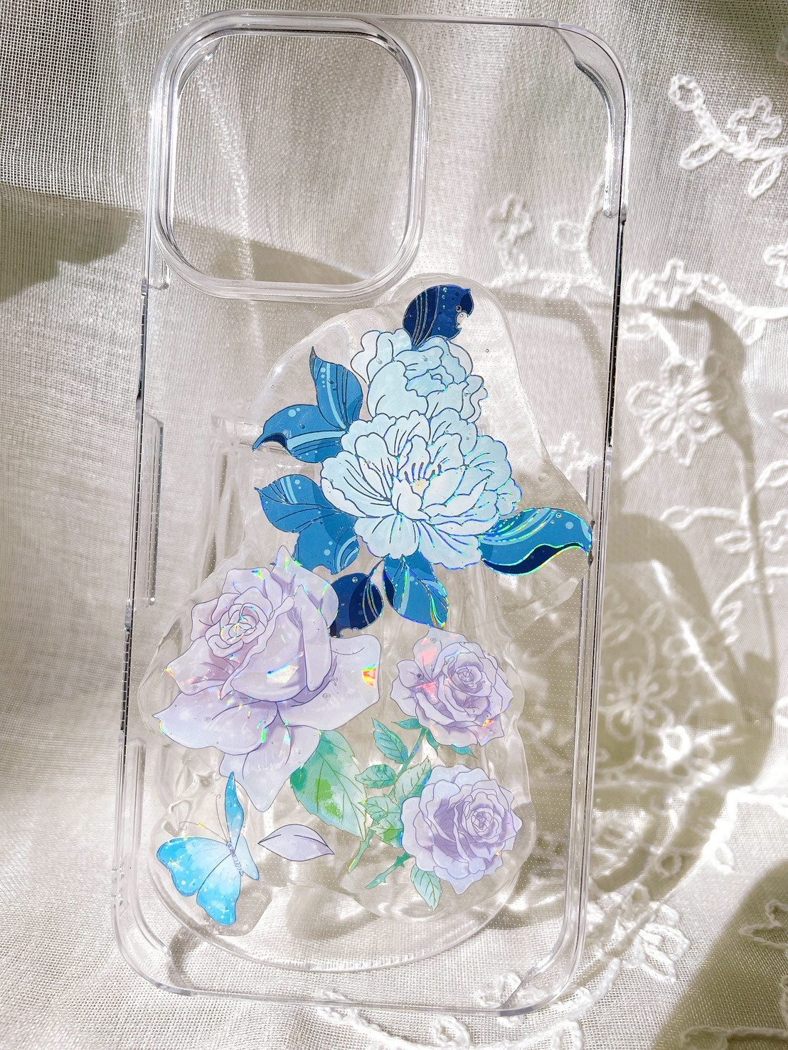 iPhone16ProMax レジンスマホケース　ハンドメイド　バラ蝶々柄　ブルー　iPhoneケース　スマホケース