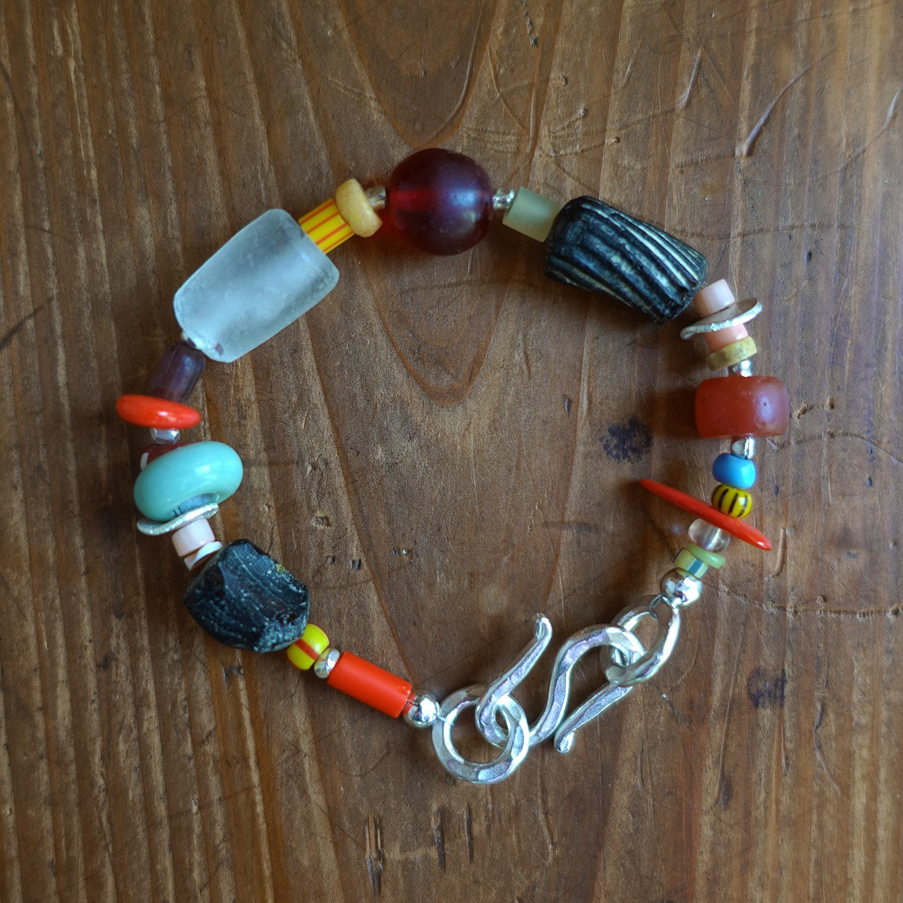 ヴィンテージガラスブレスレッド Vintage glass bead bracelet (multi color)