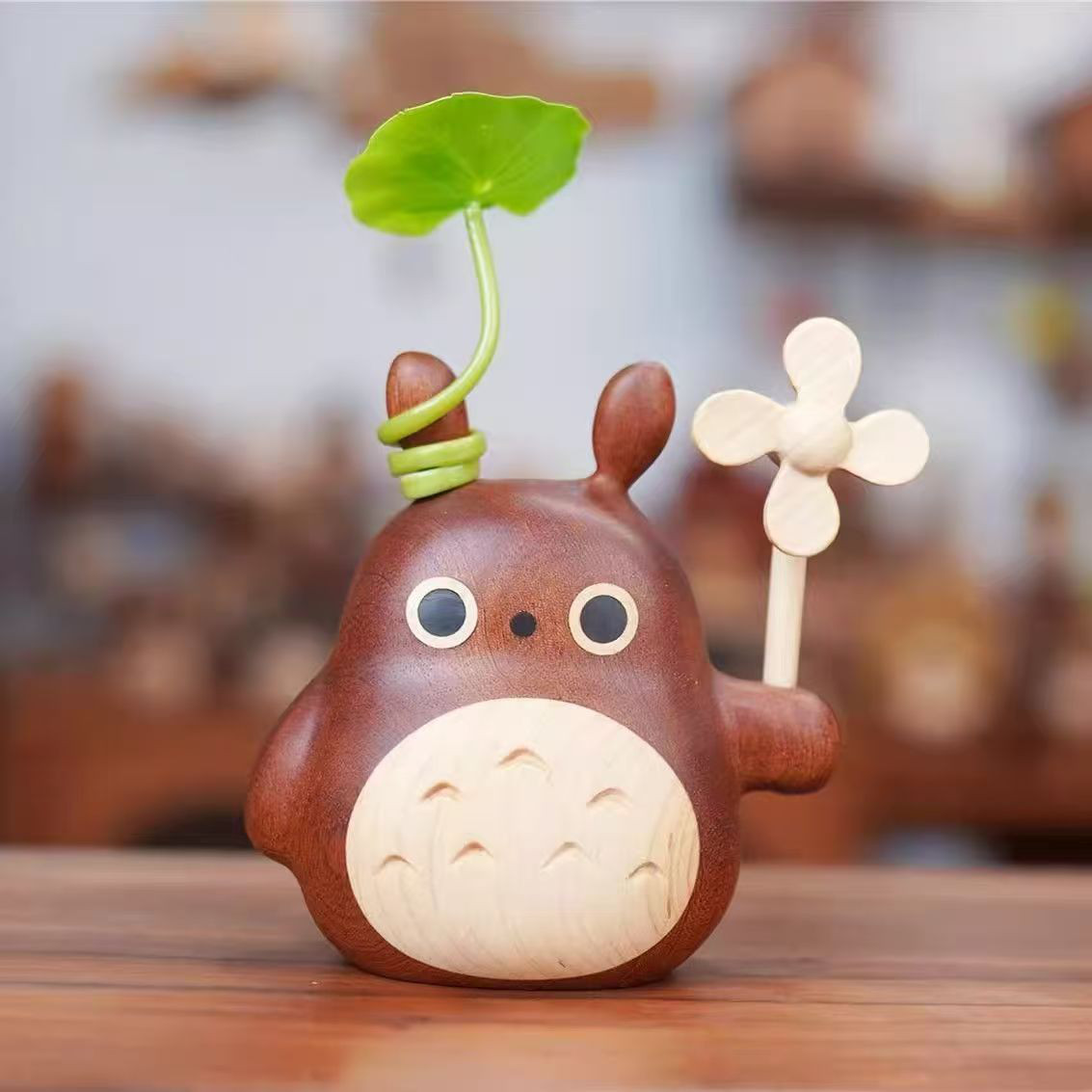 実木の置物 かわいい猫 烏檀木彫り 風車 ハスの葉 木製 プレゼント