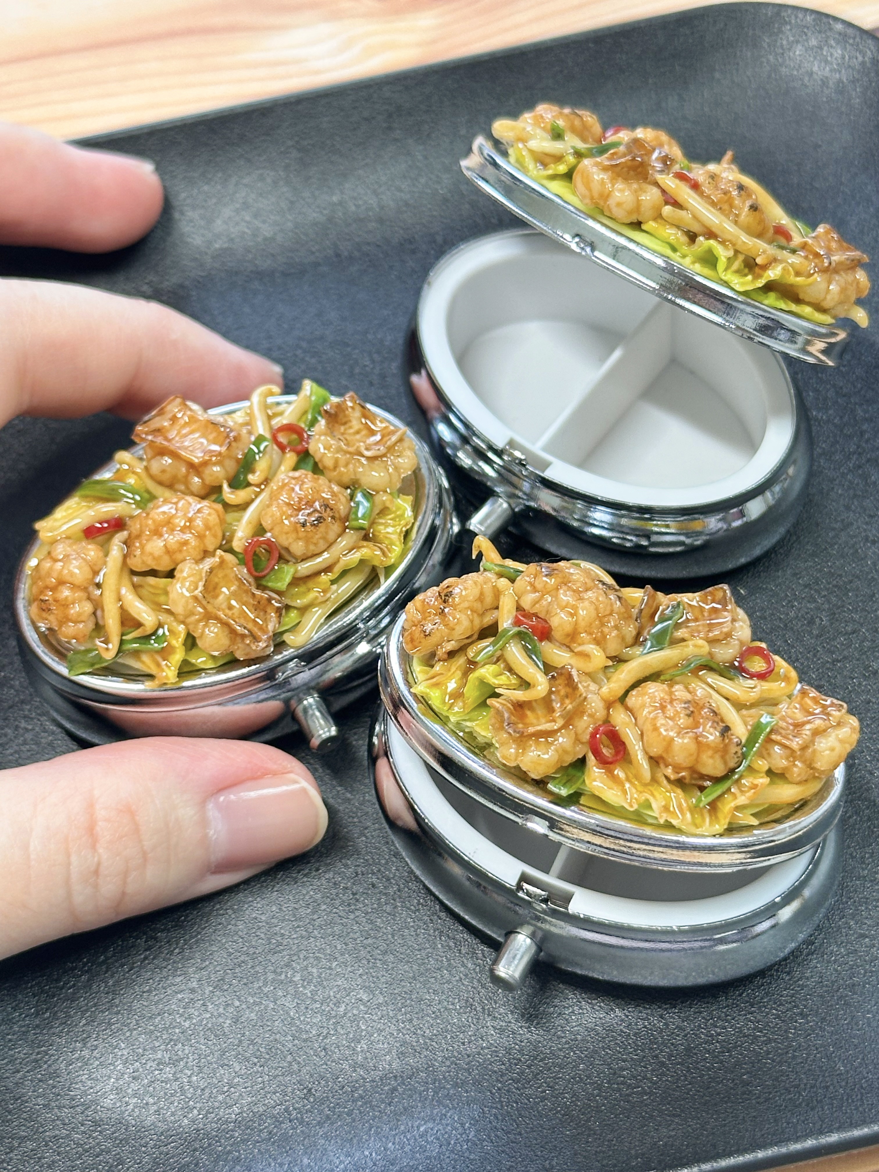 ぷりぷりホルモン炒めのピルケース(醤油)