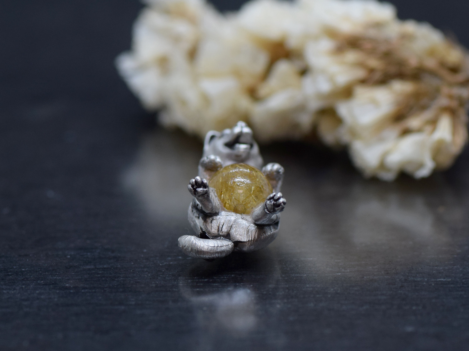 限定1点　犬アクセサリー　柴犬玉ペンダント　ルチルクォーツ　革紐ネックレス付き