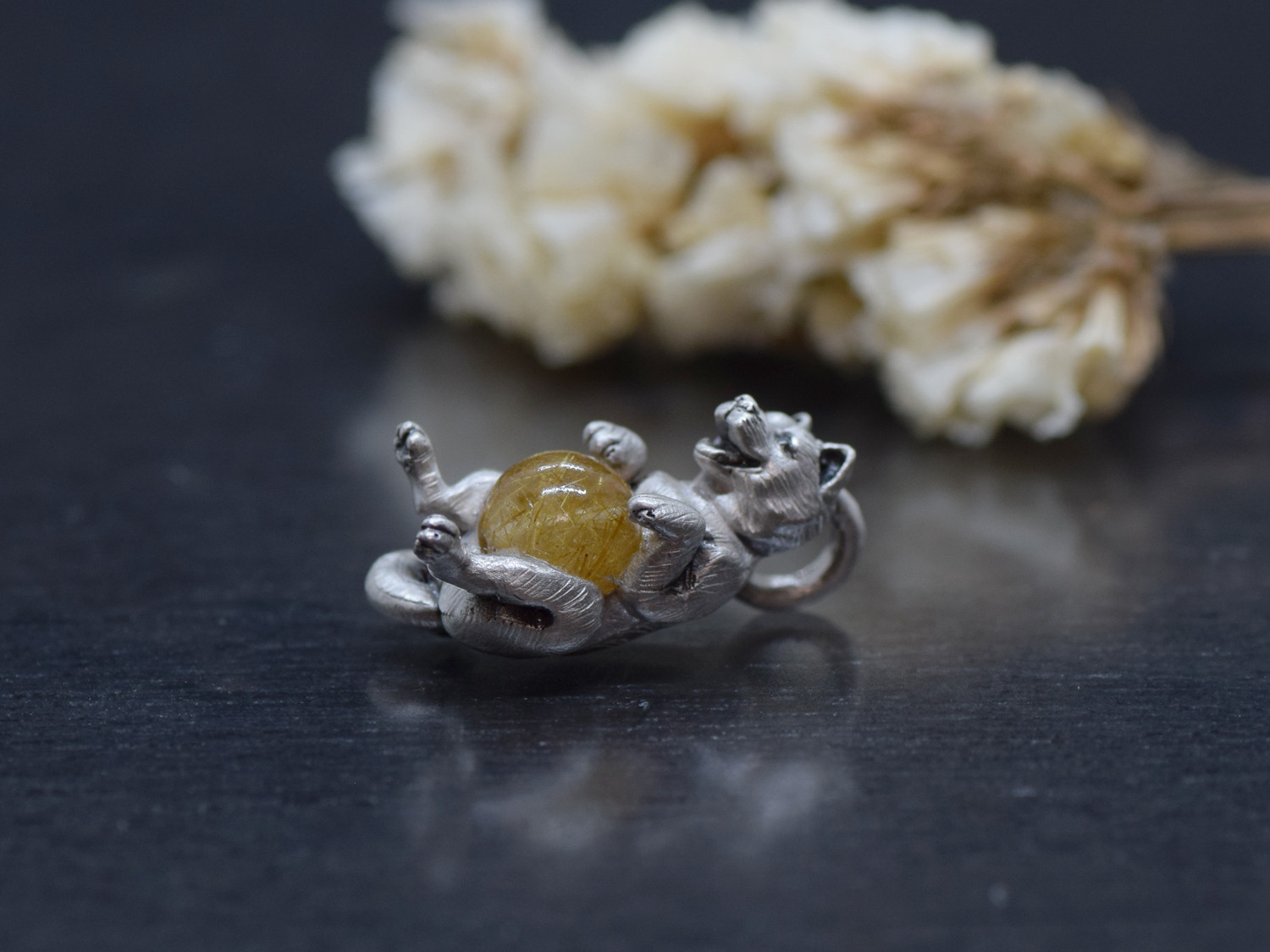 限定1点　犬アクセサリー　柴犬玉ペンダント　ルチルクォーツ　革紐ネックレス付き