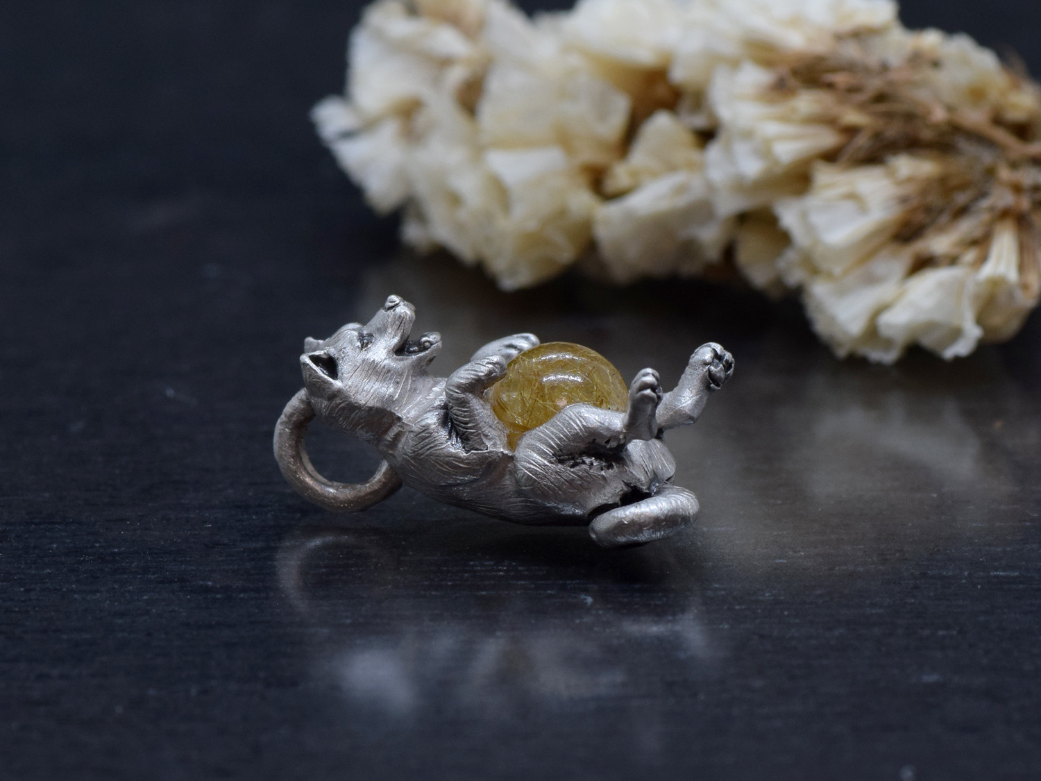 限定1点　犬アクセサリー　柴犬玉ペンダント　ルチルクォーツ　革紐ネックレス付き