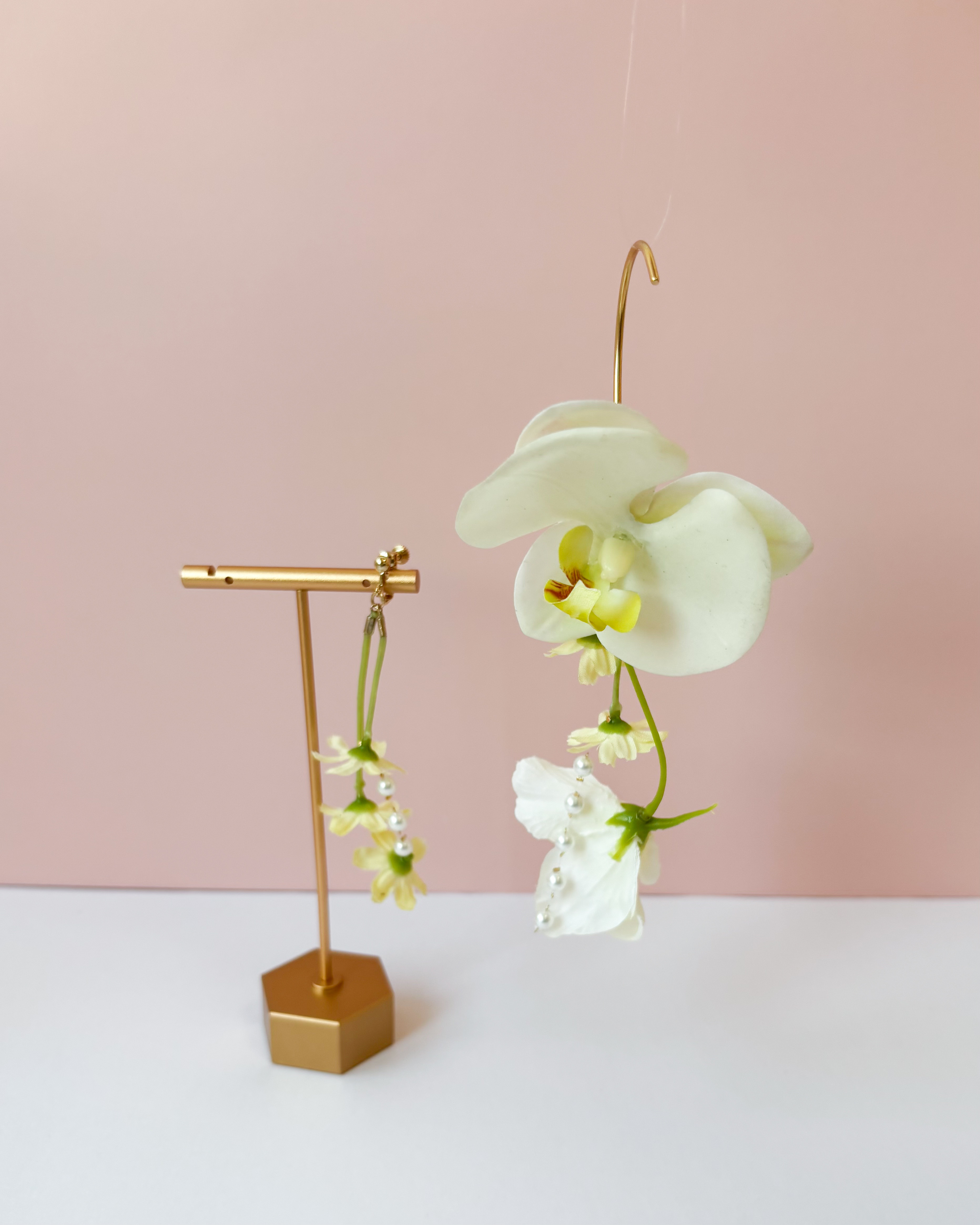 フラワーイヤーカフ　イヤーカフとイヤリングのセット　胡蝶蘭　イヤーフック