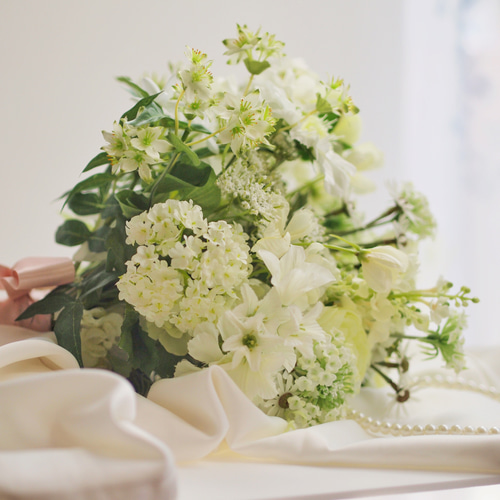 【新品】Azure Mute Bouquet　結婚式　前撮り　ブーケ 新品】Azure Mute Bouquet 結婚式 前撮り ブーケ エクリュカラーの