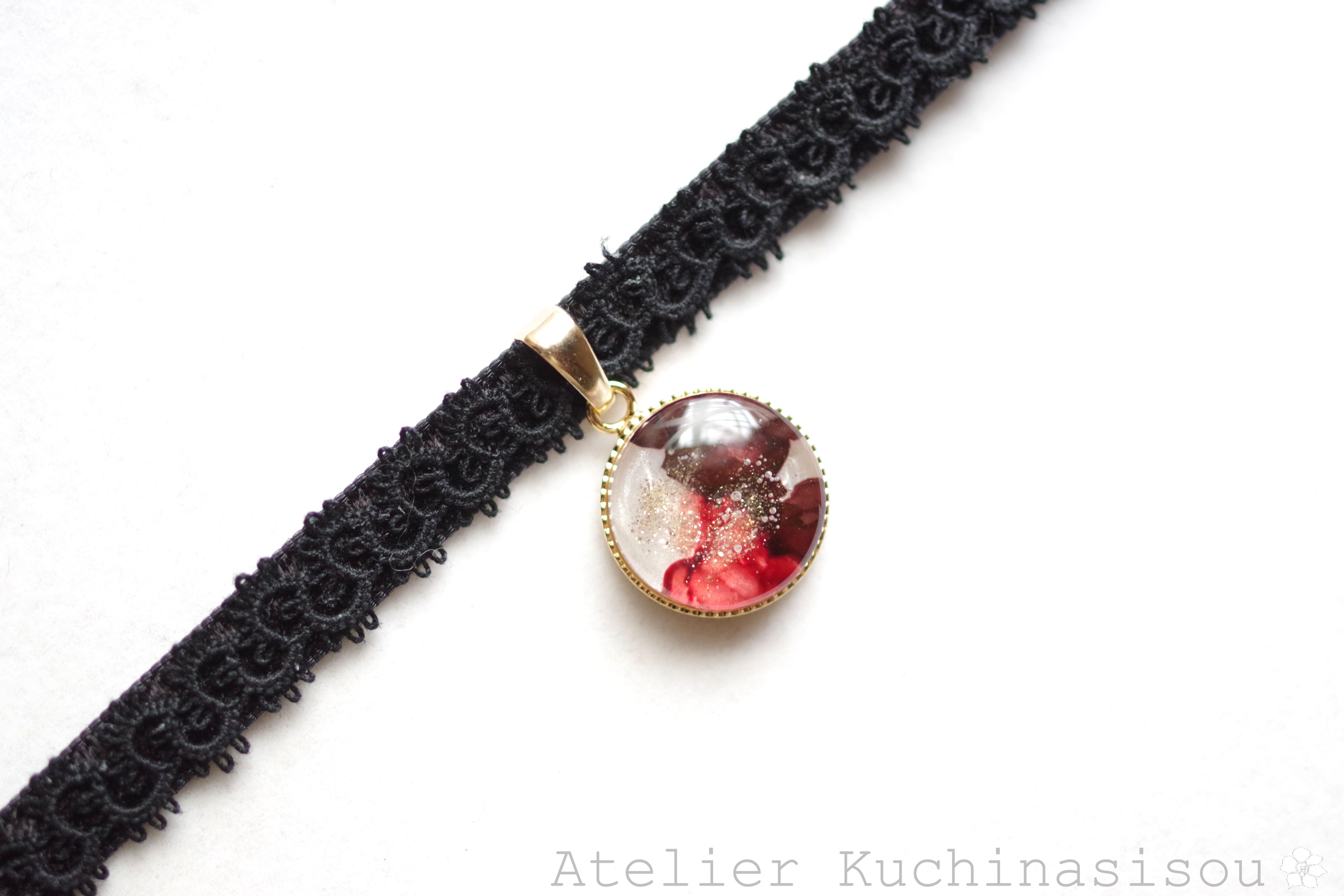 【受注製作】レジンアート　ラウンドモチーフとタティングレースとベルベットリボンのチョーカー〈吸血鬼のくちづけ〉