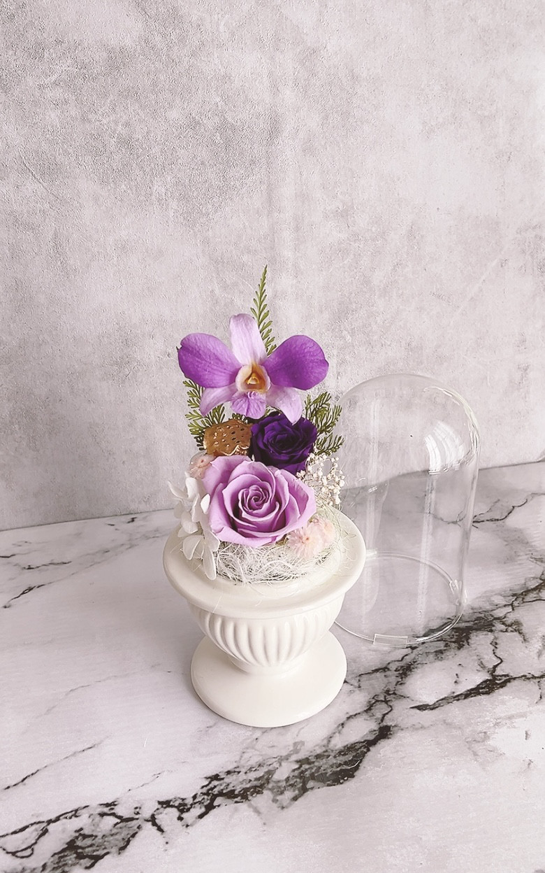 供花　デンファレと薔薇で彩る　プリザーブドフラワー　ガラスドーム　コンパクト　枯れない花　お供え