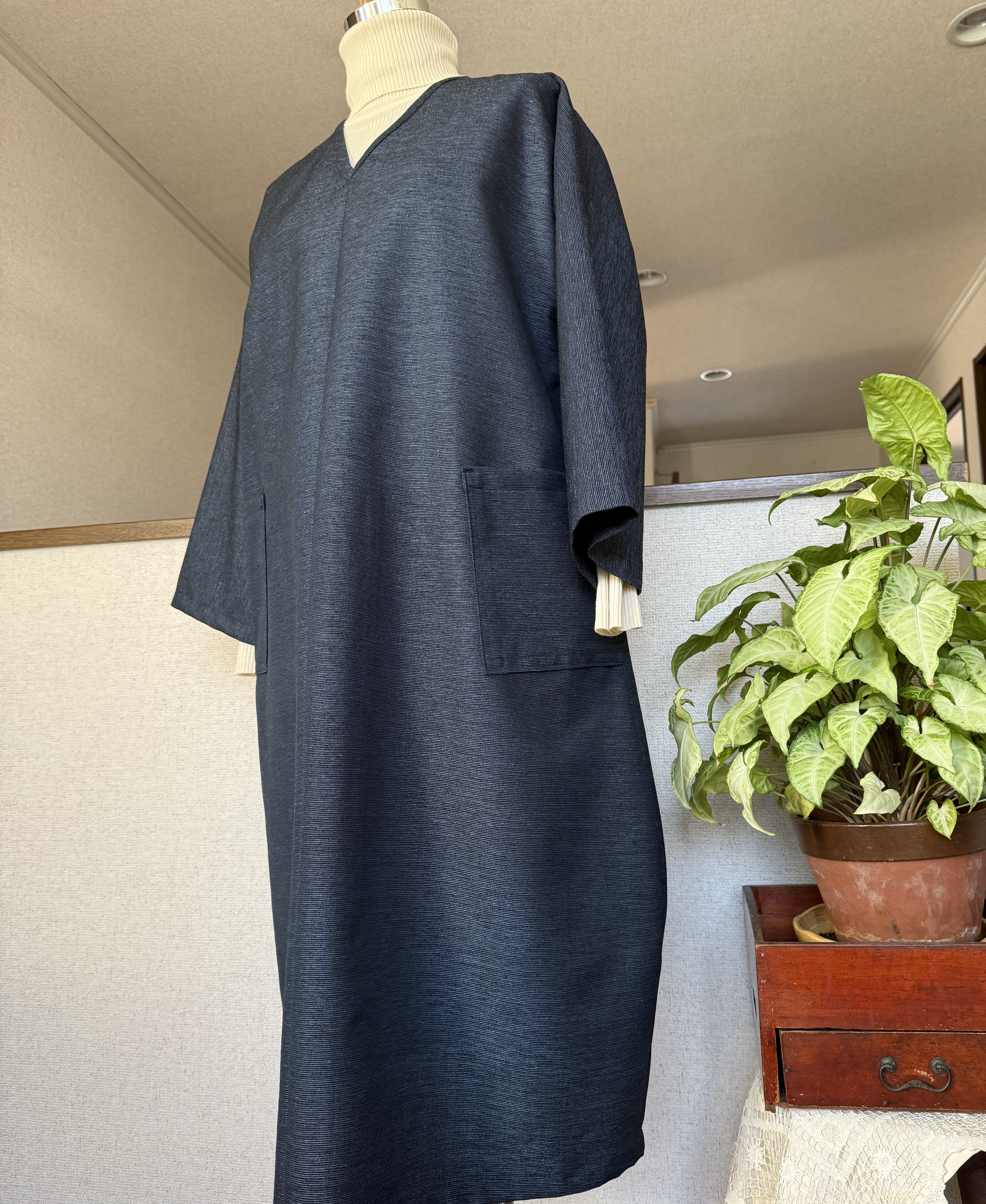 【ハンドメイド】上質ウール　着物リメイク　男物着物　暖か　ゆったりワンピ　V開