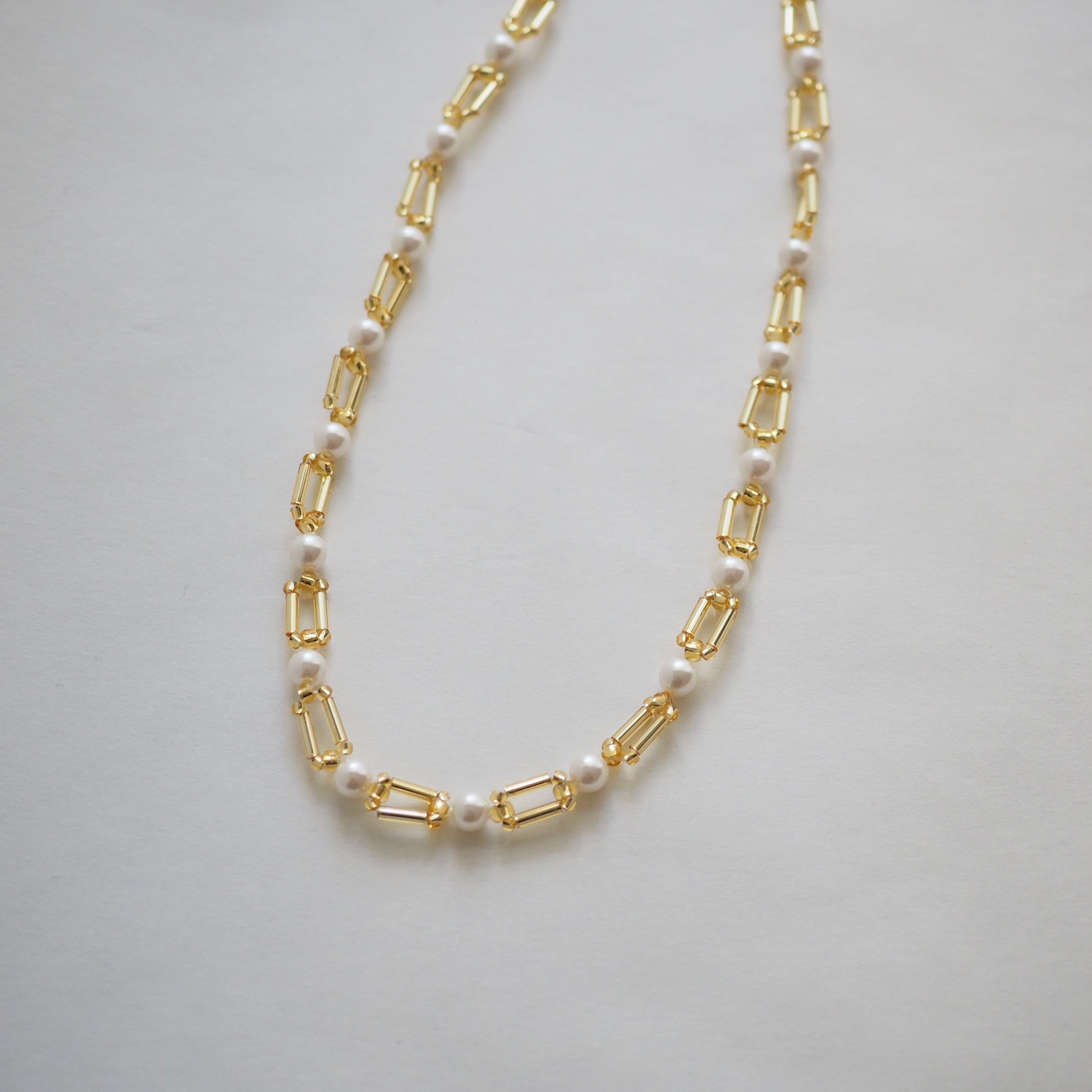 チェーン風ビーズとパールのネックレス・細ロング（ゴールド）【受注】