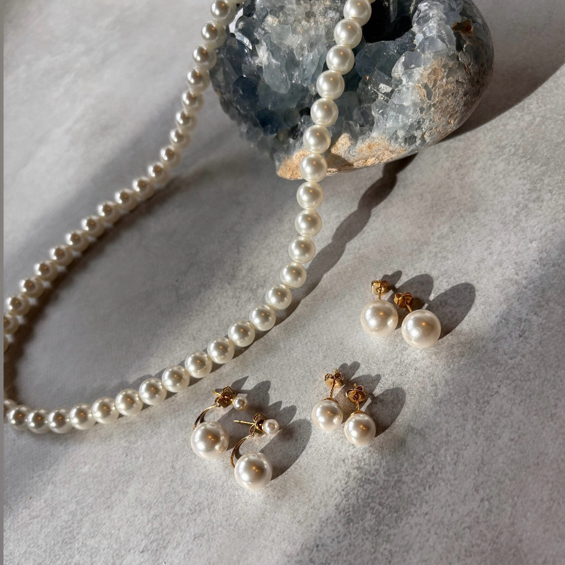 ― 入学式・卒業式に ―  貝パール ネックレス&ピアス（イヤリング）SET