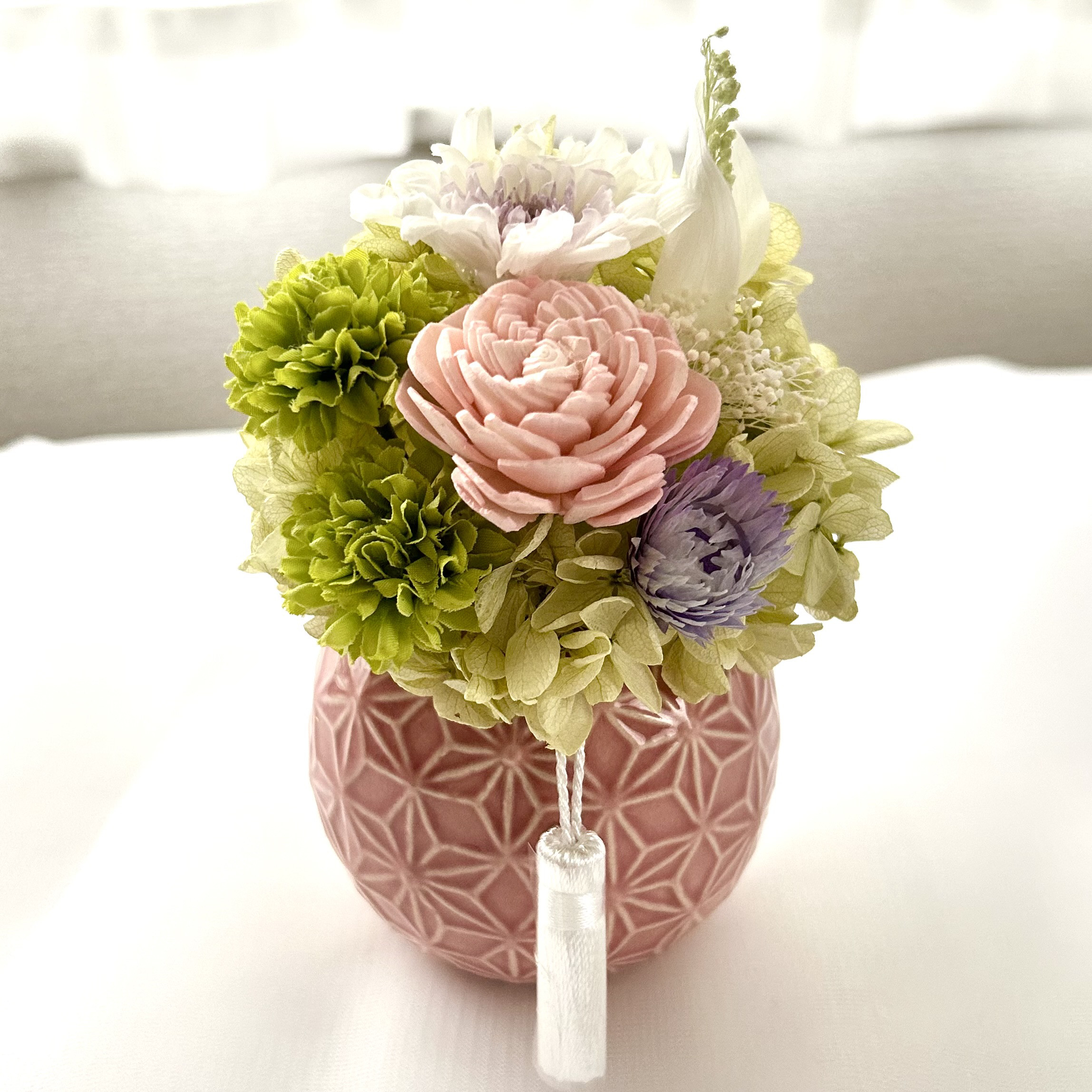 優しいピンクの和モダンお供え花 プリザーブドフラワー 仏花 ミニ仏壇