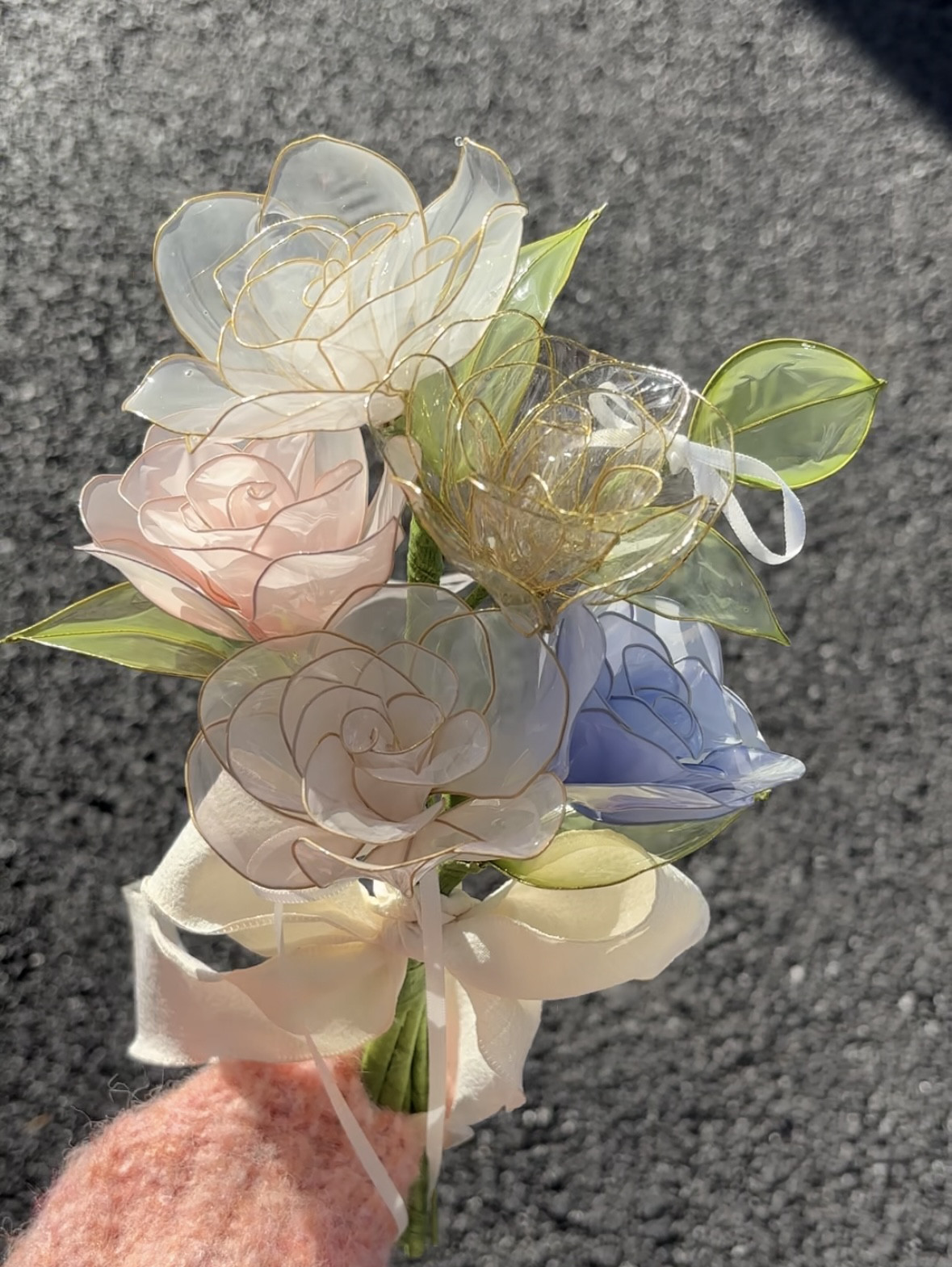 Valentine ribbon rose | 光に馴染むローズブーケ