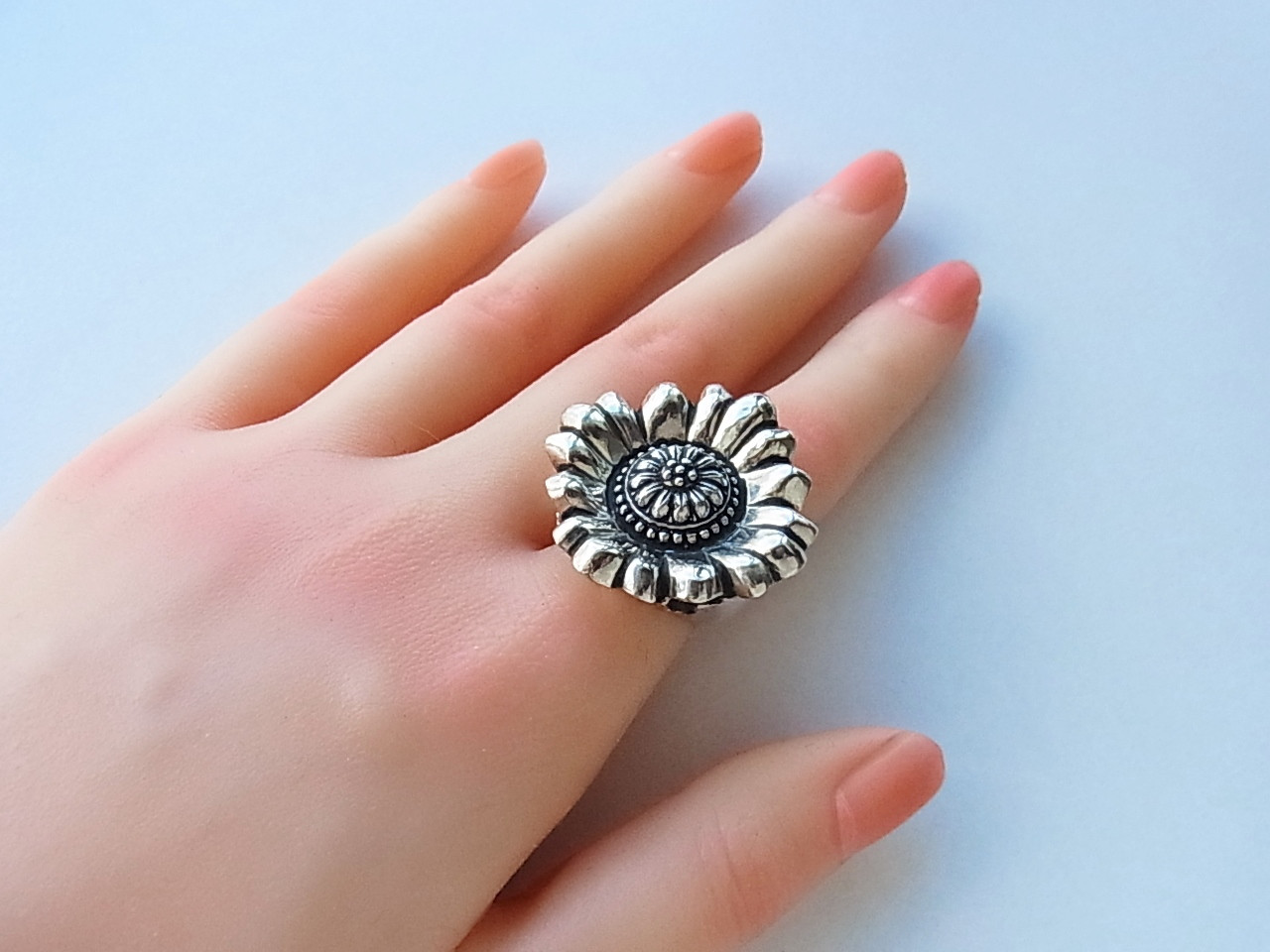 サンフラワーリング　16号　ひまわりのようでもあるけれど、誰も見たことがない秘密の花。