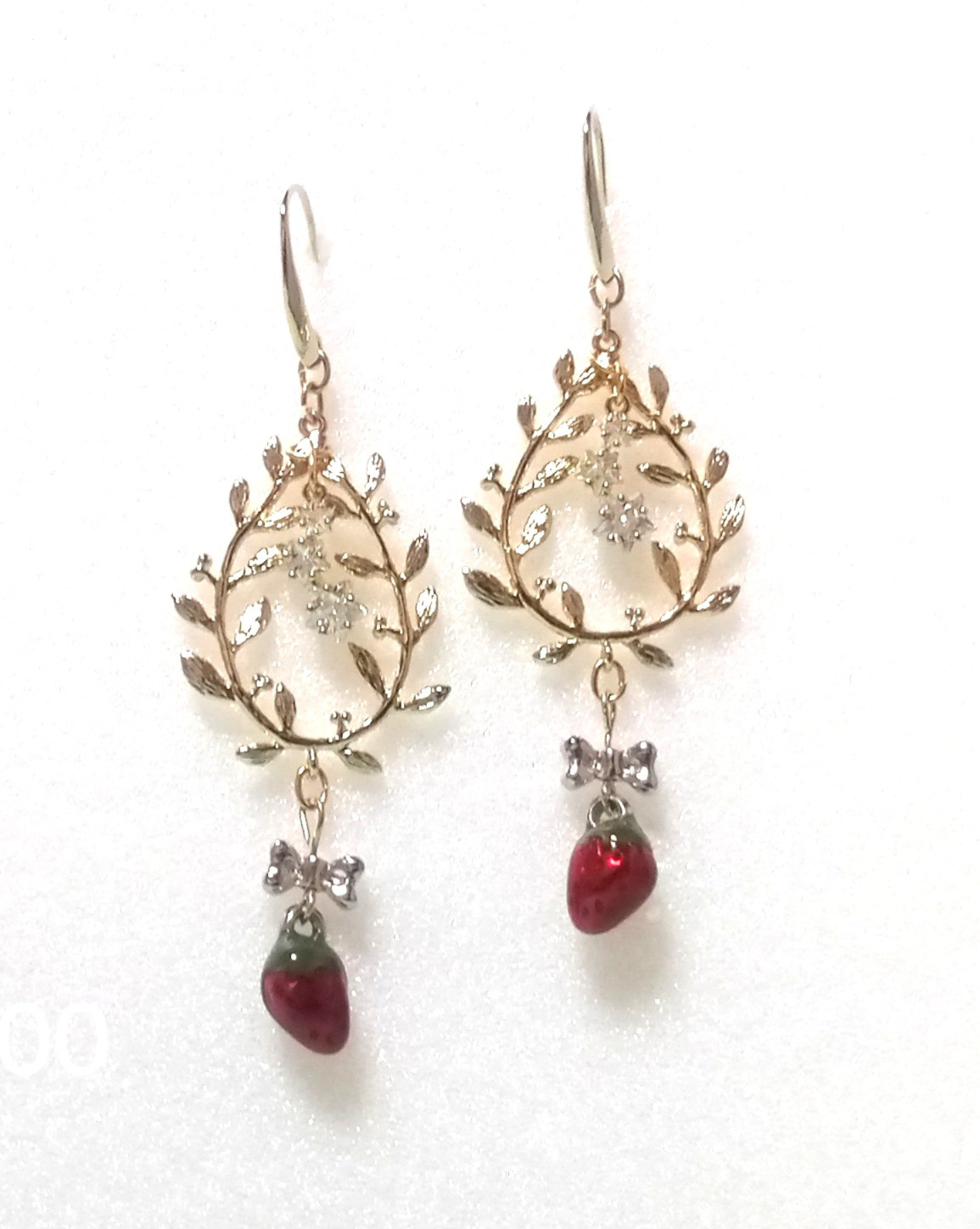 キュービックジルコニアのフックピアス　＊春イチゴの収穫＊