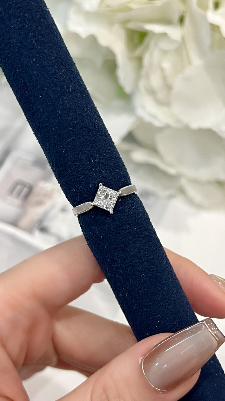 ラボグロウンプレゼントリングPt950 4209