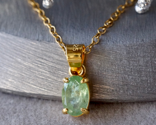 1月誕生石 UVチェンジミントガーネット ペンダントトップ 18kゴールド