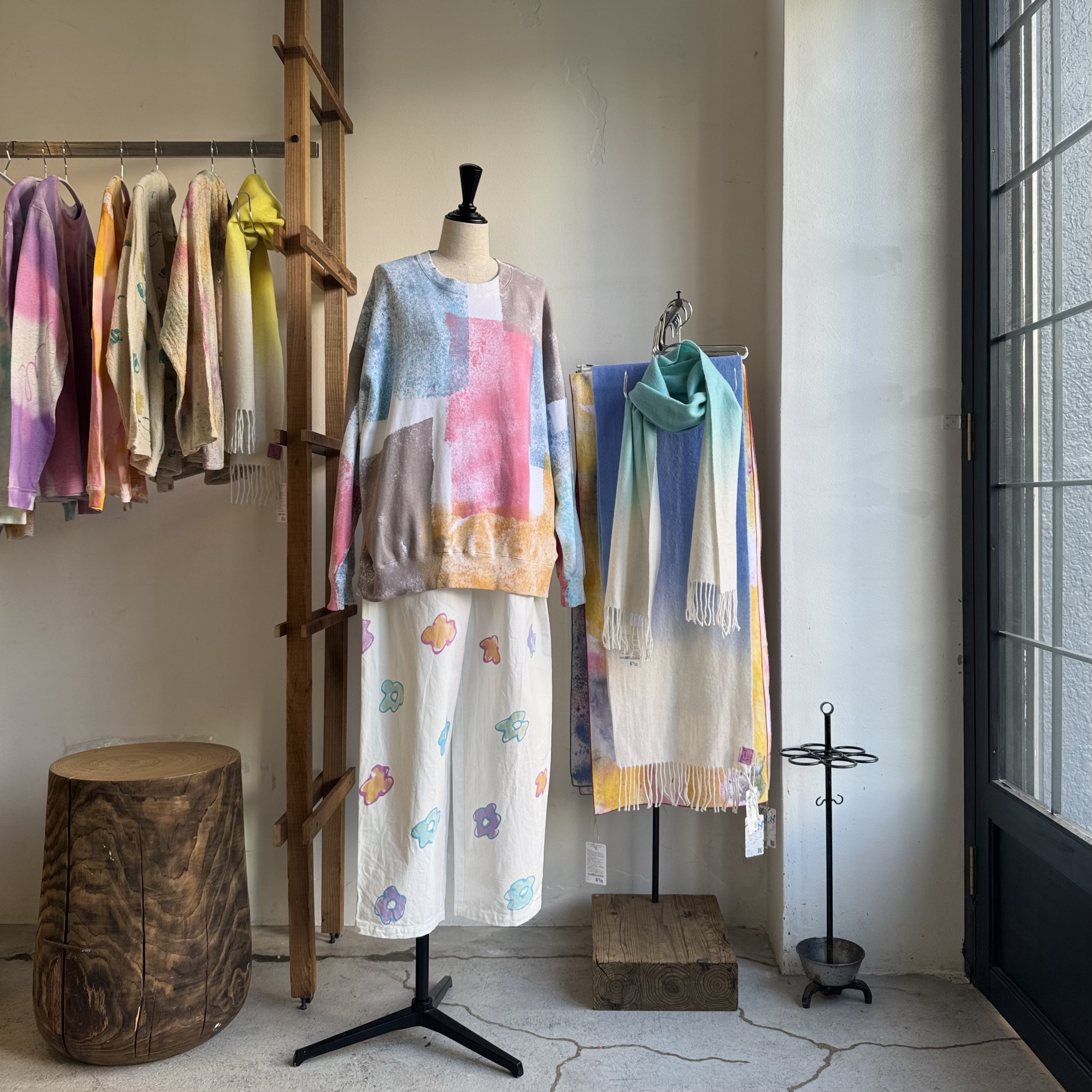 手染めのゆったりスウェット