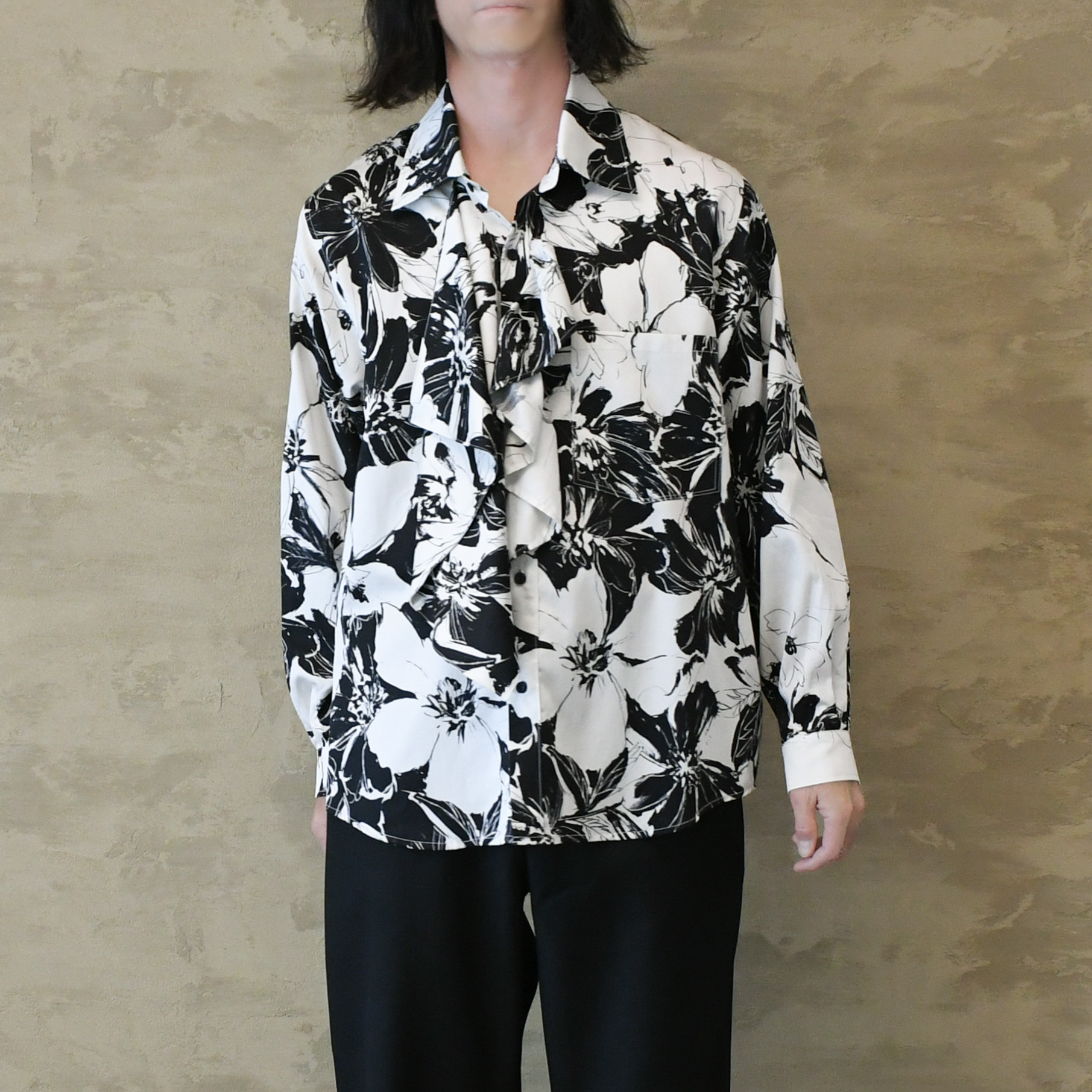 送料無料【完全一点物】メンズフリルシャツ(モノトーンフラワー)