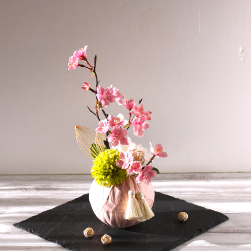 Creema限定】春を祝うピンクのフラワーアレンジメント 桜 菊 アーティ