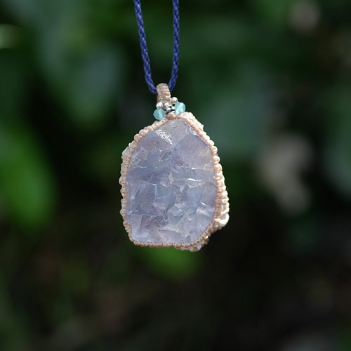 大粒ダイナミック☆ブルーフローライト原石 マクラメネックレス1882