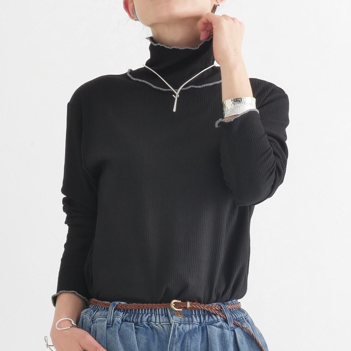 ロングシーズン活躍＊メロウ仕上げがアクセント＊リブ素材＊タートルネックトップス＊ブラック
