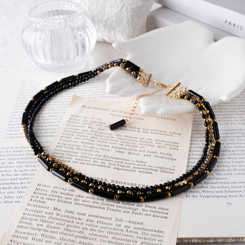 ブラックオニキス×ゴールドの3連ネックレス チョーカーにも 重ね付け